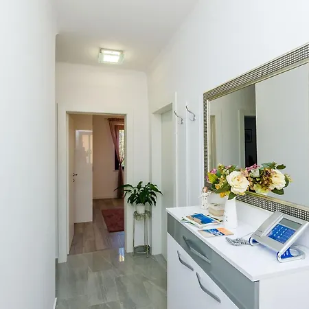 Lägenhet Veronika - One Bedroom With Terrace