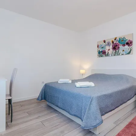 Veronika - One Bedroom With Terrace Daire *