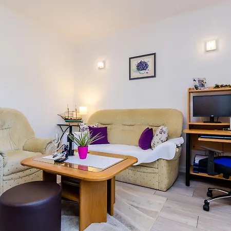 Daire Veronika - One Bedroom With Terrace *