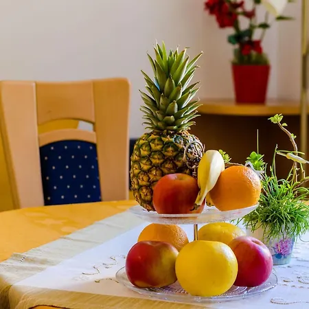 Appartement Veronika - One Bedroom With Terrace