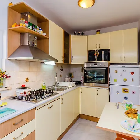 Veronika - One Bedroom With Terrace Daire *