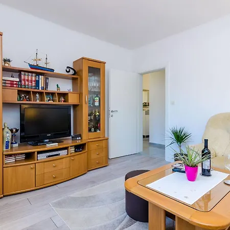 Veronika - One Bedroom With Terrace Апартаменты Дубровник